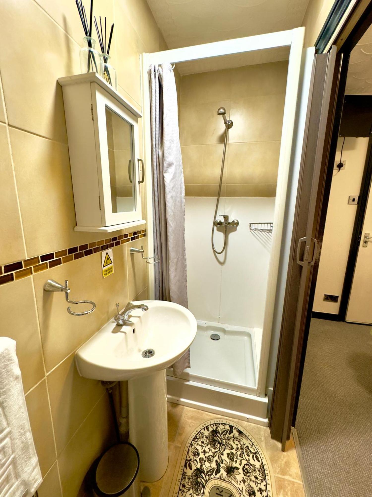 Coastal Park Accommodation Llanelli Exterior photo