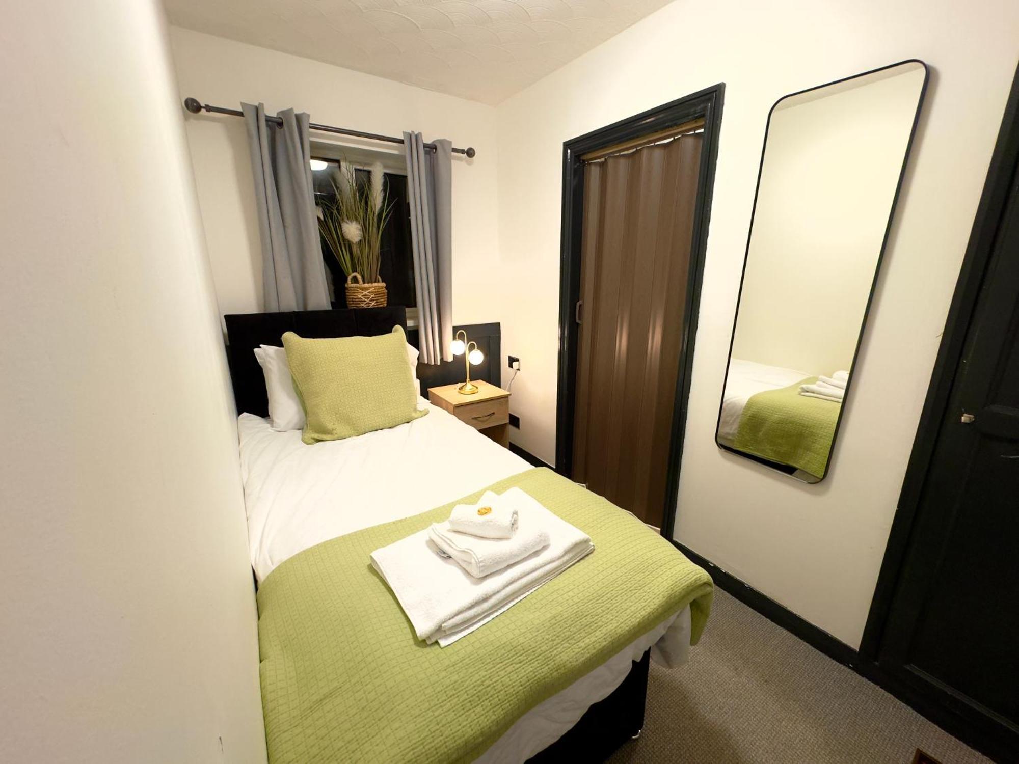 Coastal Park Accommodation Llanelli Exterior photo