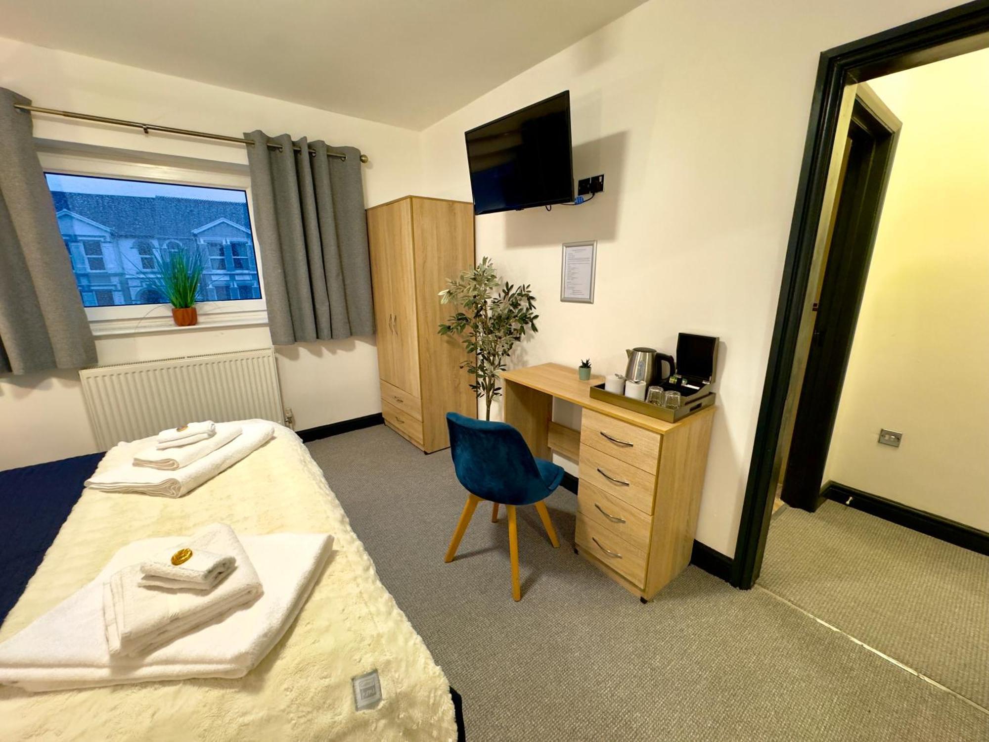 Coastal Park Accommodation Llanelli Exterior photo