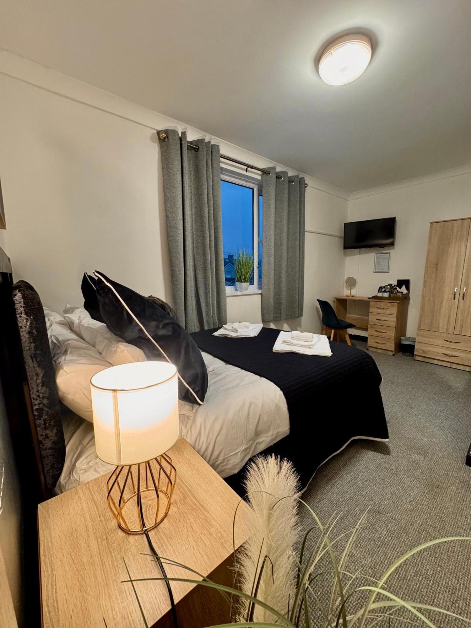 Coastal Park Accommodation Llanelli Exterior photo