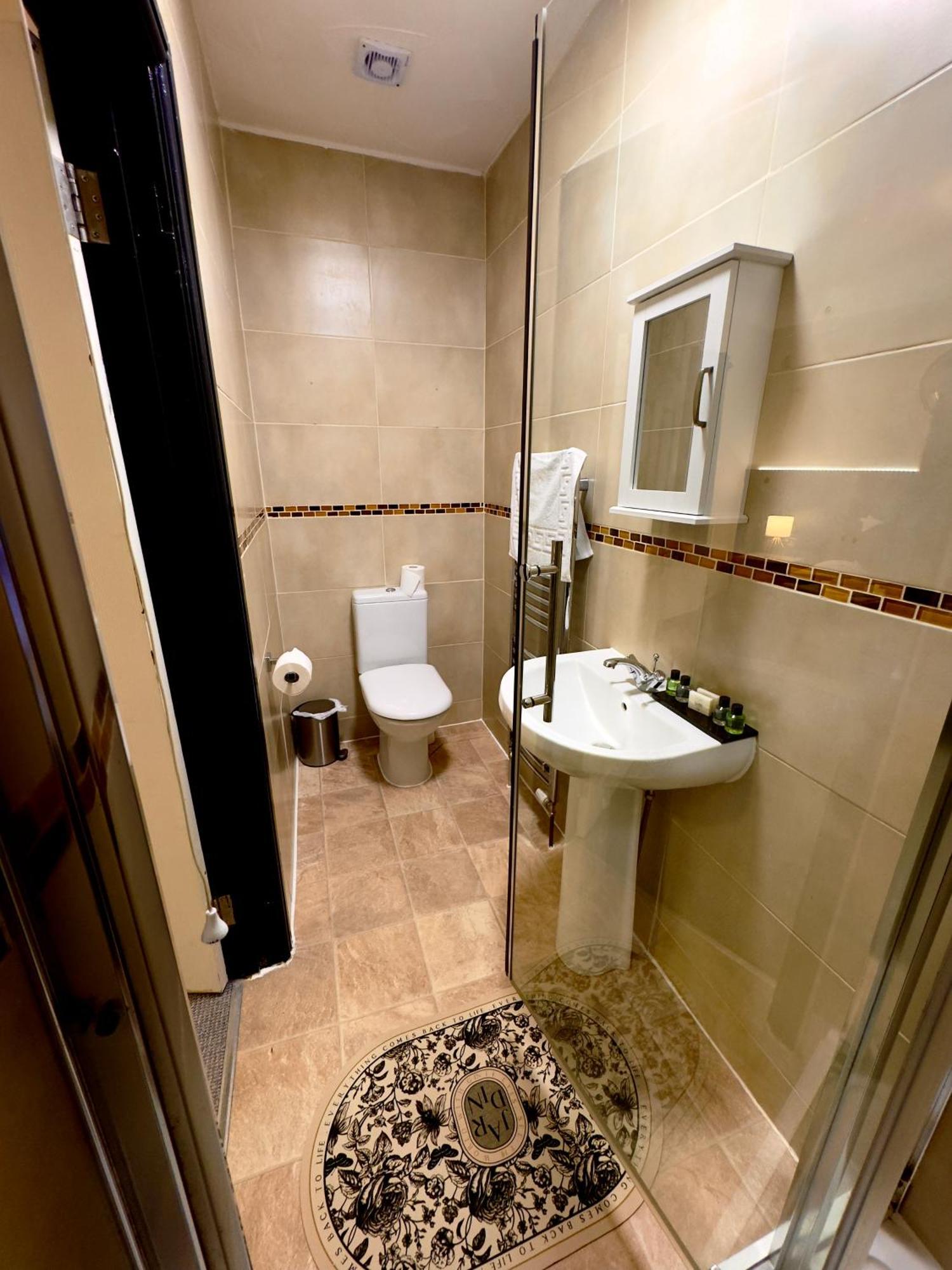 Coastal Park Accommodation Llanelli Exterior photo