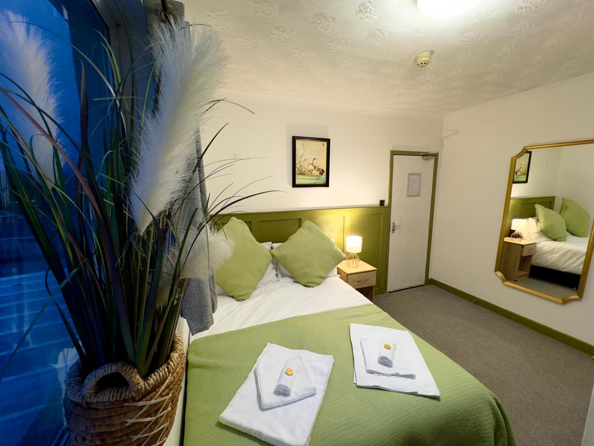 Coastal Park Accommodation Llanelli Exterior photo