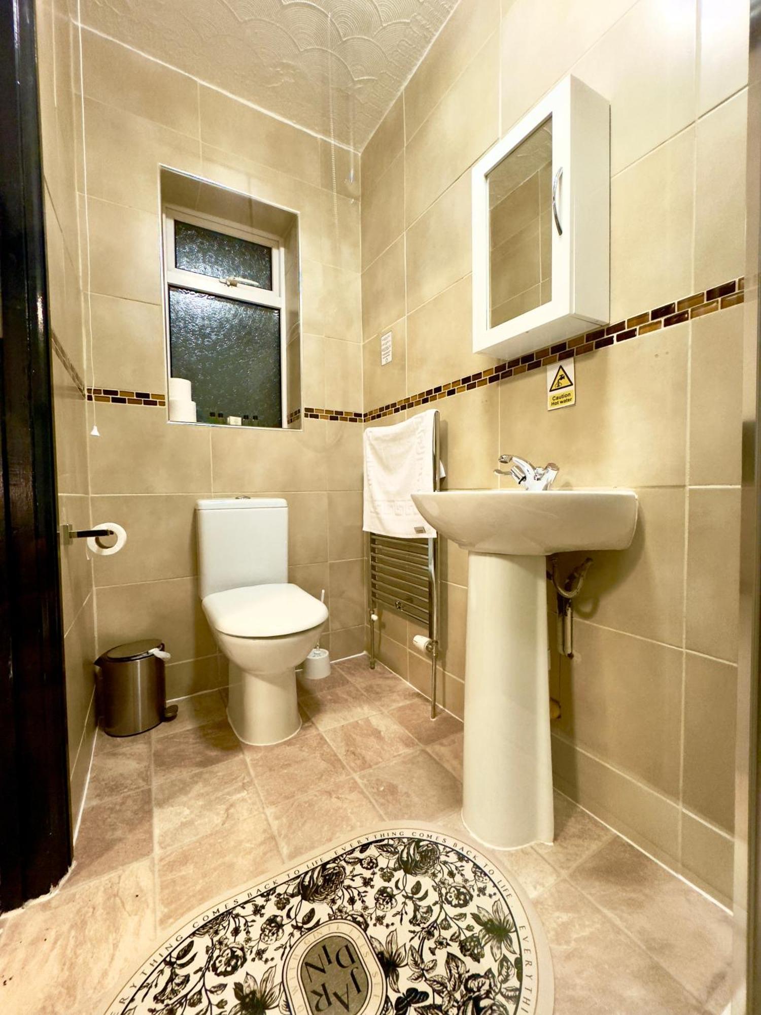 Coastal Park Accommodation Llanelli Exterior photo